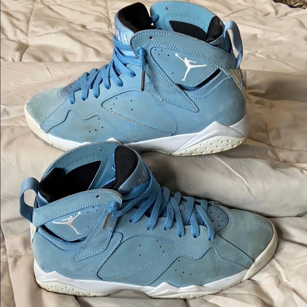 Air Jordan 7 Retro “Pantone” Sneakers